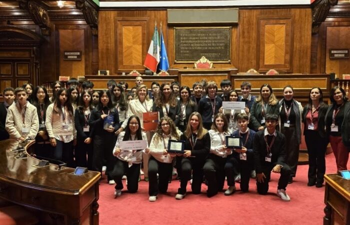 Foto ricordo premiazione senato classi terza A e terza E. Anno scolastico 2024_25